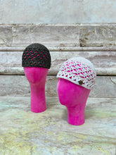 Carica l'immagine nel visualizzatore di Gallery, Raffia crochet caps