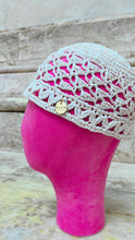 Carica l'immagine nel visualizzatore di Gallery, Raffia crochet caps