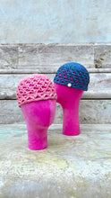 Carica l'immagine nel visualizzatore di Gallery, Raffia crochet caps