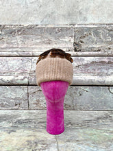 Carica l&#39;immagine nel visualizzatore di Gallery, Beanie femminile, invernale color marrone chiaro decorato con paillettes