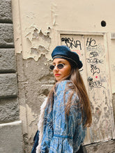 Load image into Gallery viewer, una ragazza indossa berretto denim basco con cristalli di ely b hats