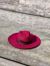 Load image into Gallery viewer, boho hat velvet con piuma ely b hats