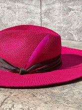 Load image into Gallery viewer, boho hat invernale velluto fuxia con piuma