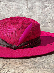 boho hat invernale velluto fuxia con piuma