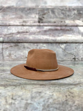 Load image into Gallery viewer, boho navaho il cappello in feltro di lana con piuma di ely b hats firenze