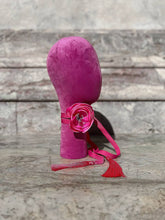 Carica l&#39;immagine nel visualizzatore di Gallery, choker-fiore-magenta-nastro-seta-nappa-fatto-a-mano-elyb-hats