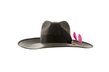 Load image into Gallery viewer, elegante cappello estivo decorato con nastri e piume