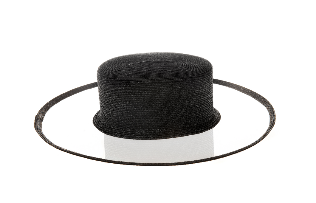 cappello estivo realizzato a mano in paglia con la tesa in pvc