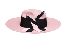 Load image into Gallery viewer, cappello di feltro di lana boho rosa piuma fatto a mano ely b hats 