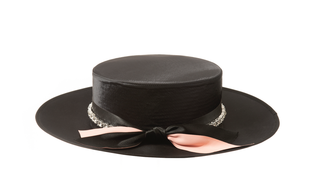 cappello da gondoliere rivestito di satin nero con le decorazioni