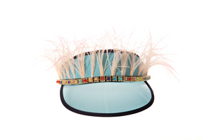 Visiera blu con bordo in piume e fascia decorativa con strass colorati